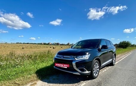 Mitsubishi Outlander III рестайлинг 3, 2016 год, 1 800 000 рублей, 2 фотография