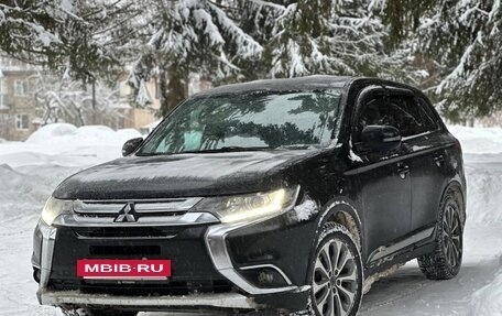 Mitsubishi Outlander III рестайлинг 3, 2016 год, 1 800 000 рублей, 7 фотография