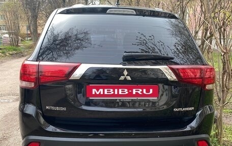 Mitsubishi Outlander III рестайлинг 3, 2016 год, 1 800 000 рублей, 11 фотография
