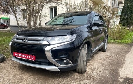 Mitsubishi Outlander III рестайлинг 3, 2016 год, 1 800 000 рублей, 9 фотография