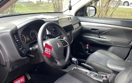 Mitsubishi Outlander III рестайлинг 3, 2016 год, 1 800 000 рублей, 13 фотография