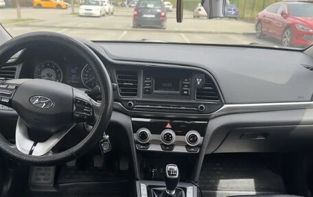 Hyundai Elantra VI рестайлинг, 2019 год, 1 550 000 рублей, 4 фотография