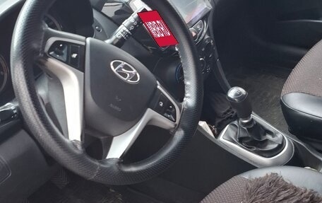 Hyundai Solaris II рестайлинг, 2012 год, 530 000 рублей, 2 фотография