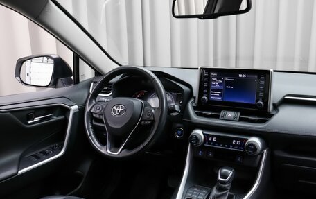 Toyota RAV4, 2021 год, 3 800 000 рублей, 7 фотография