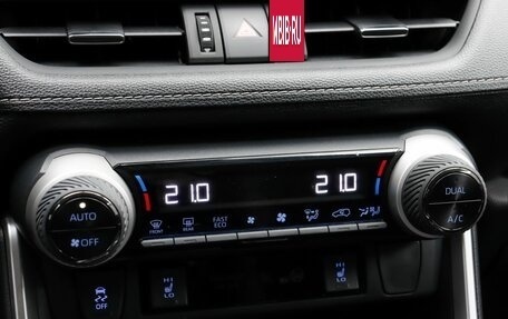 Toyota RAV4, 2021 год, 3 800 000 рублей, 15 фотография