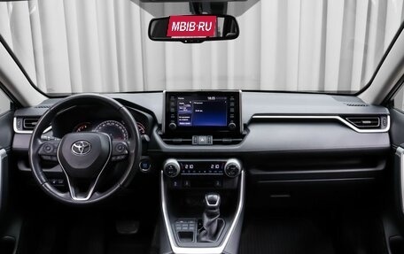 Toyota RAV4, 2021 год, 3 800 000 рублей, 8 фотография