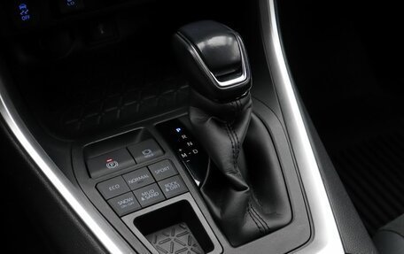 Toyota RAV4, 2021 год, 3 800 000 рублей, 16 фотография