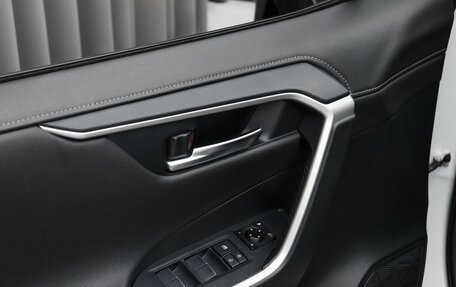 Toyota RAV4, 2021 год, 3 800 000 рублей, 17 фотография
