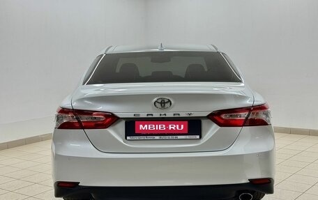 Toyota Camry, 2020 год, 3 180 000 рублей, 5 фотография