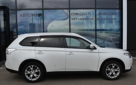 Mitsubishi Outlander III рестайлинг 3, 2014 год, 1 575 000 рублей, 4 фотография