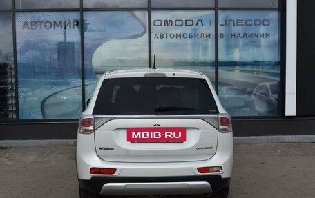 Mitsubishi Outlander III рестайлинг 3, 2014 год, 1 575 000 рублей, 6 фотография