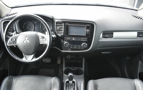 Mitsubishi Outlander III рестайлинг 3, 2014 год, 1 575 000 рублей, 12 фотография