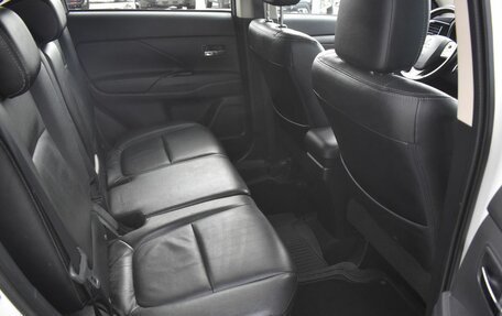 Mitsubishi Outlander III рестайлинг 3, 2014 год, 1 575 000 рублей, 11 фотография