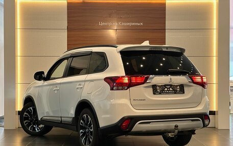 Mitsubishi Outlander III рестайлинг 3, 2021 год, 2 649 900 рублей, 6 фотография