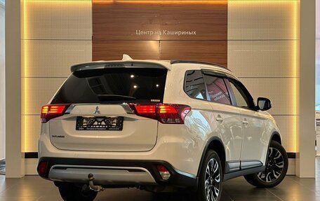 Mitsubishi Outlander III рестайлинг 3, 2021 год, 2 649 900 рублей, 4 фотография