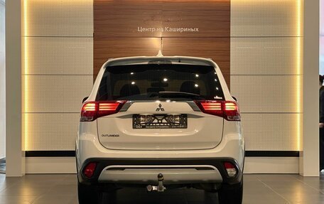 Mitsubishi Outlander III рестайлинг 3, 2021 год, 2 649 900 рублей, 5 фотография