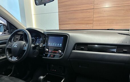 Mitsubishi Outlander III рестайлинг 3, 2021 год, 2 649 900 рублей, 9 фотография