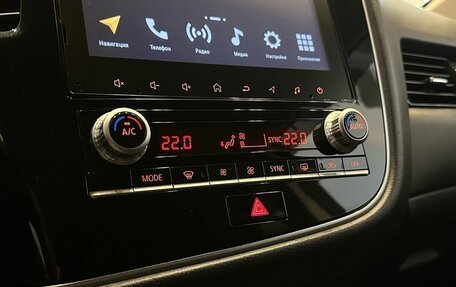 Mitsubishi Outlander III рестайлинг 3, 2021 год, 2 649 900 рублей, 13 фотография