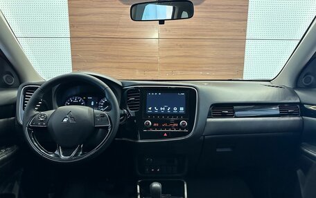 Mitsubishi Outlander III рестайлинг 3, 2021 год, 2 649 900 рублей, 8 фотография