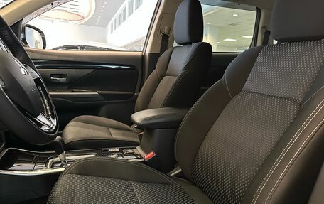 Mitsubishi Outlander III рестайлинг 3, 2021 год, 2 649 900 рублей, 19 фотография