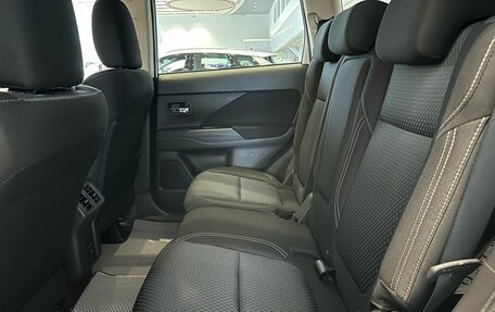 Mitsubishi Outlander III рестайлинг 3, 2021 год, 2 649 900 рублей, 20 фотография