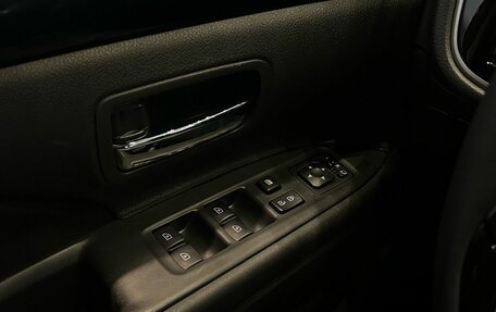 Mitsubishi Outlander III рестайлинг 3, 2021 год, 2 649 900 рублей, 18 фотография