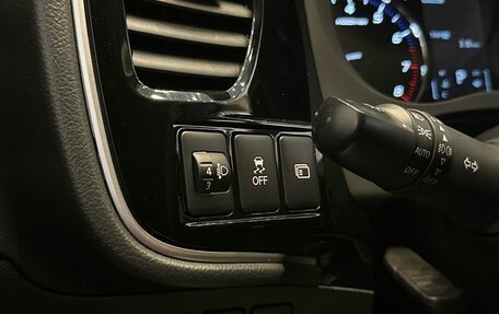 Mitsubishi Outlander III рестайлинг 3, 2021 год, 2 649 900 рублей, 17 фотография