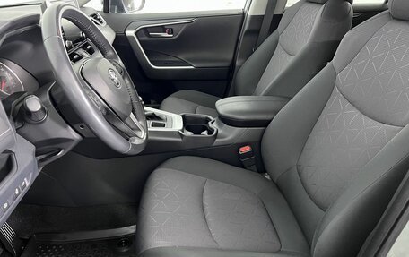Toyota RAV4, 2020 год, 3 299 000 рублей, 9 фотография