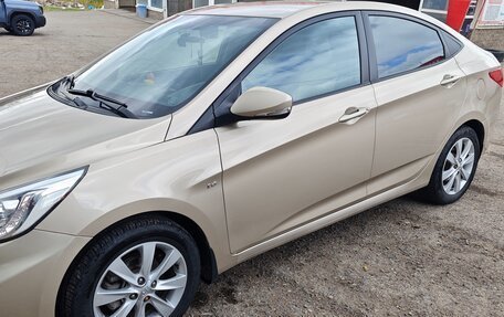 Hyundai Solaris II рестайлинг, 2013 год, 1 000 000 рублей, 4 фотография