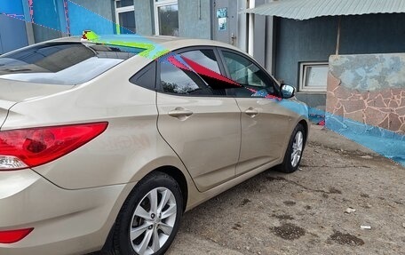Hyundai Solaris II рестайлинг, 2013 год, 1 000 000 рублей, 6 фотография