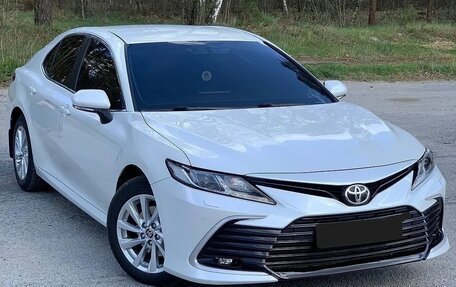 Toyota Camry, 2021 год, 2 900 000 рублей, 3 фотография