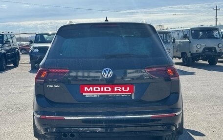 Volkswagen Tiguan II, 2018 год, 2 600 000 рублей, 4 фотография