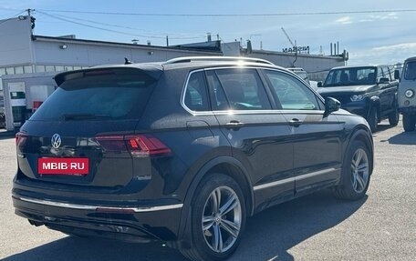 Volkswagen Tiguan II, 2018 год, 2 600 000 рублей, 2 фотография