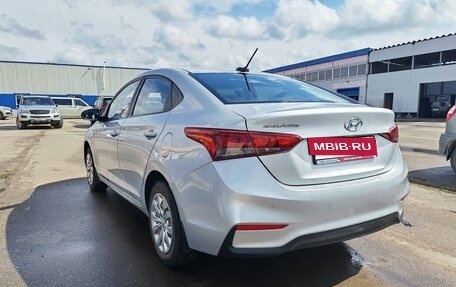 Hyundai Solaris II рестайлинг, 2018 год, 990 000 рублей, 4 фотография
