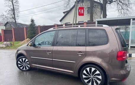 Volkswagen Touran III, 2012 год, 820 000 рублей, 2 фотография