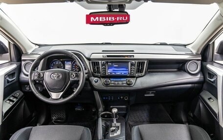 Toyota RAV4, 2018 год, 2 128 000 рублей, 13 фотография