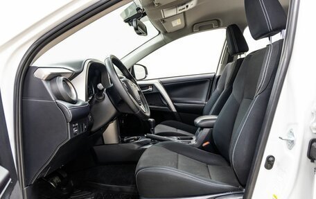 Toyota RAV4, 2018 год, 2 128 000 рублей, 32 фотография
