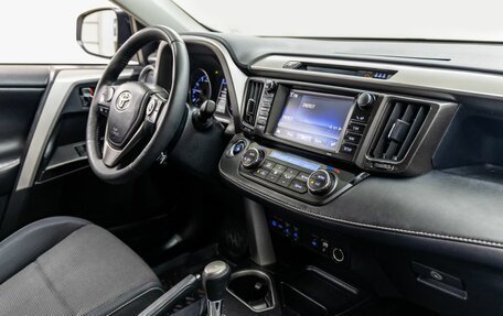 Toyota RAV4, 2018 год, 2 128 000 рублей, 35 фотография