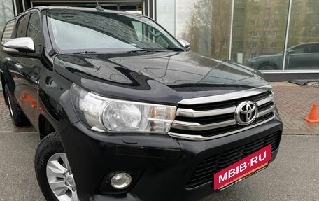 Toyota Hilux VIII, 2017 год, 2 839 000 рублей, 10 фотография