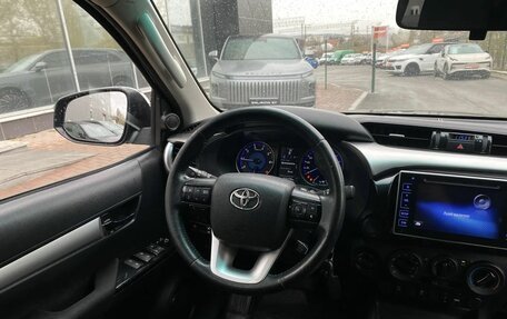Toyota Hilux VIII, 2017 год, 2 839 000 рублей, 17 фотография