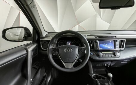Toyota RAV4, 2018 год, 2 399 000 рублей, 18 фотография