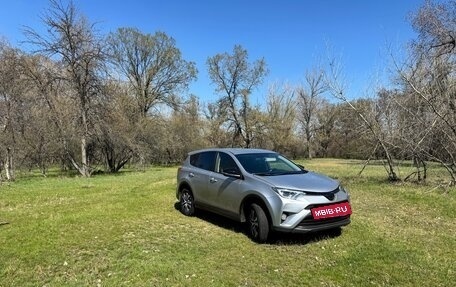 Toyota RAV4, 2018 год, 2 300 000 рублей, 4 фотография