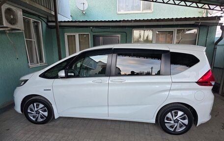 Honda Freed II, 2018 год, 1 400 000 рублей, 2 фотография