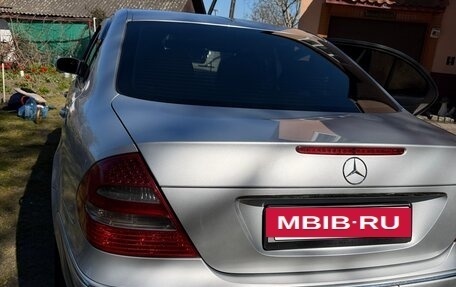 Mercedes-Benz E-Класс, 2005 год, 820 000 рублей, 3 фотография