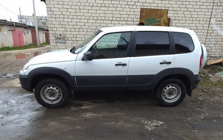 Chevrolet Niva I рестайлинг, 2018 год, 470 000 рублей, 4 фотография