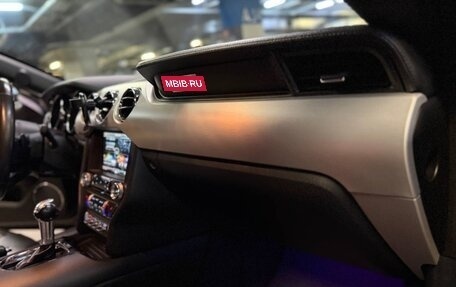 Ford Mustang VI рестайлинг, 2015 год, 2 049 000 рублей, 13 фотография