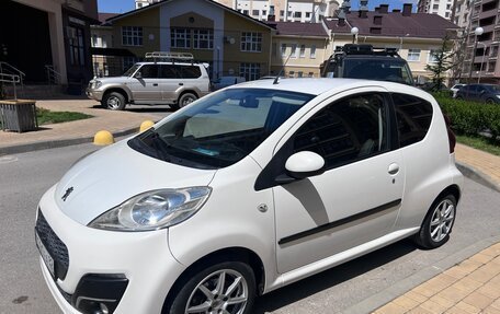 Peugeot 107 I рестайлинг, 2014 год, 650 000 рублей, 2 фотография