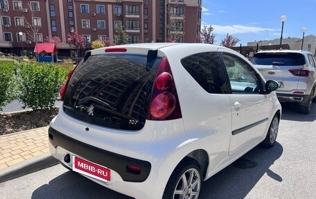 Peugeot 107 I рестайлинг, 2014 год, 650 000 рублей, 5 фотография
