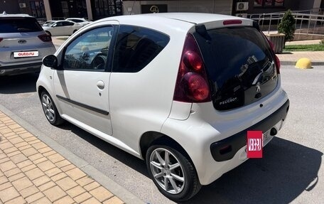 Peugeot 107 I рестайлинг, 2014 год, 650 000 рублей, 3 фотография