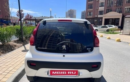Peugeot 107 I рестайлинг, 2014 год, 650 000 рублей, 4 фотография